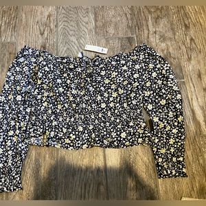Nwt- Daisy top